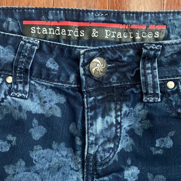 Standards & Practices Blue Floral Jean Shorts - Picture 2 of 8